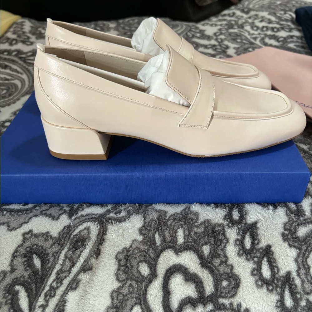 Stuart Weitzman cream loafer with heel sz 7